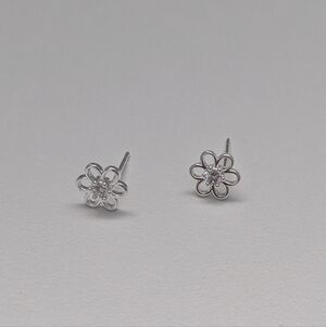 .925 Daisy Earrings